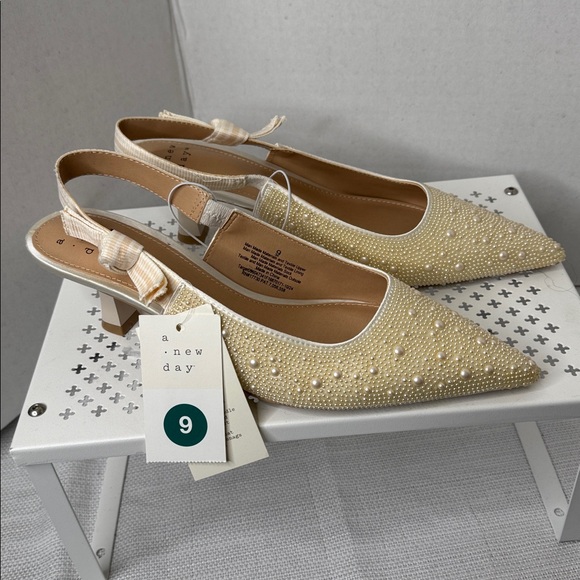 a new day Cream Slingback Women's Shoes Kitty 2 “ Heels Party Wedding Size 9 - Picture 2 of 7